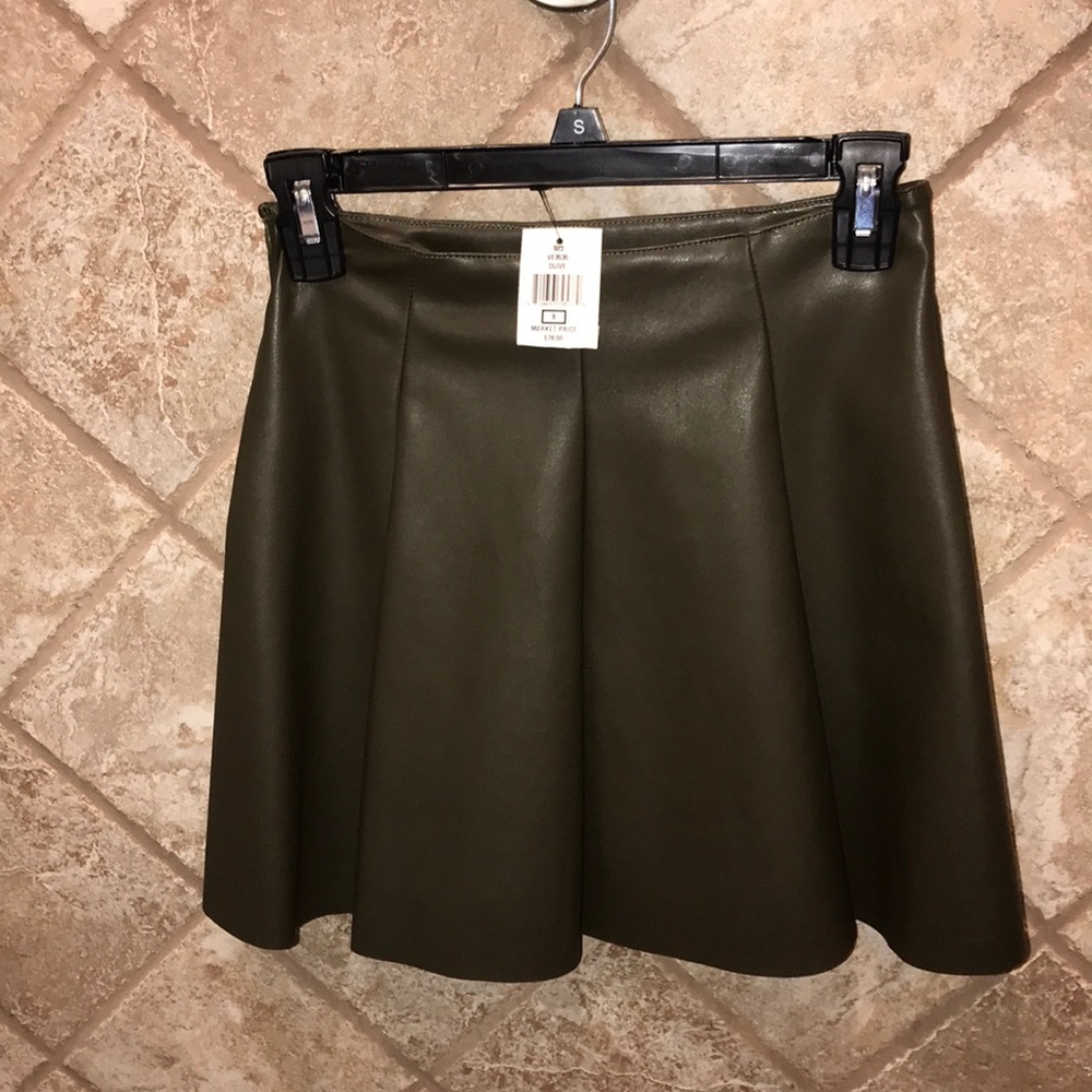 SAKS olive pleated leather mini skirt